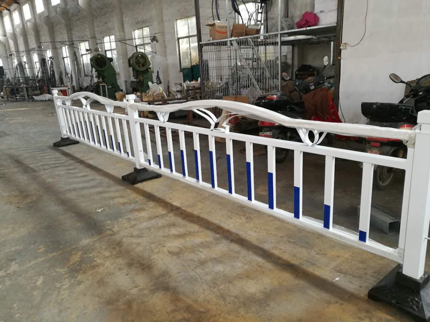 如何合理設(shè)置道路護(hù)欄的開(kāi)口