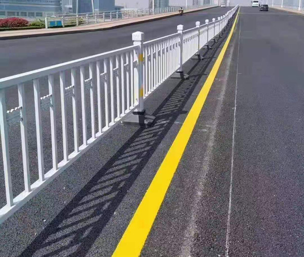 徐州道路護(hù)欄廠家分析未來(lái)護(hù)欄的發(fā)展趨勢(shì)